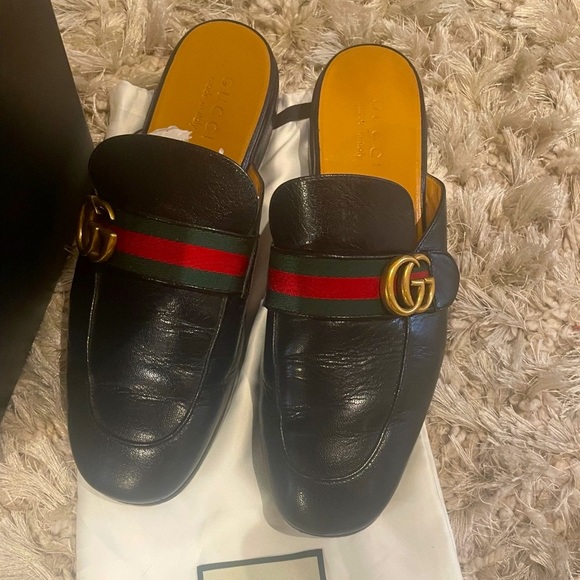 Gucci - New King Princetown Mule
Red/Green Web 
8.5 Men (10.5 Ladies) - Picture 3 of 4